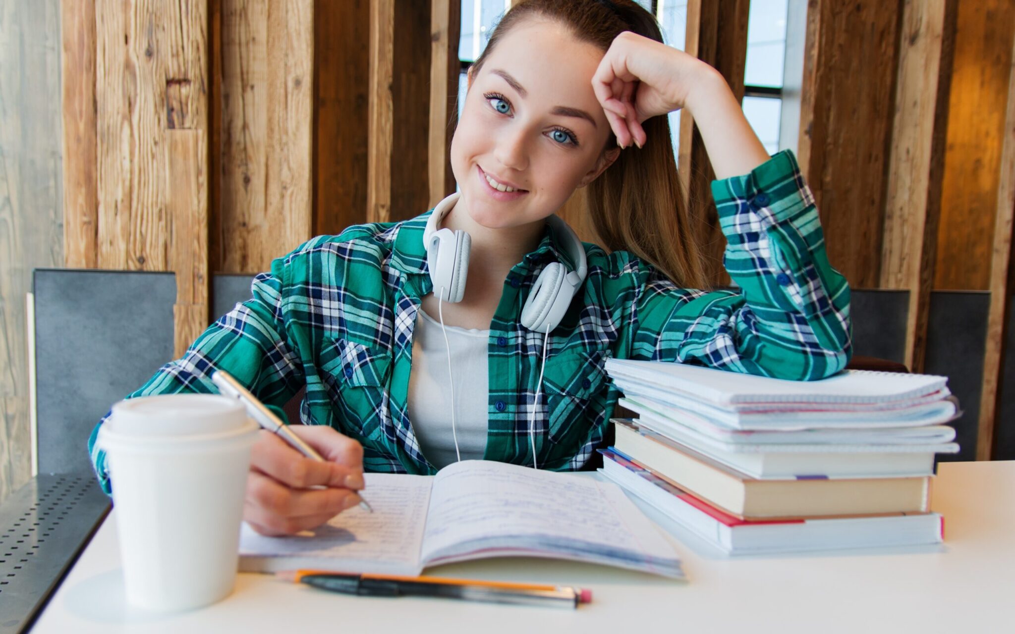 Female_students_Brown_haired_Hands_Glance_Smile_574711_3840x2400